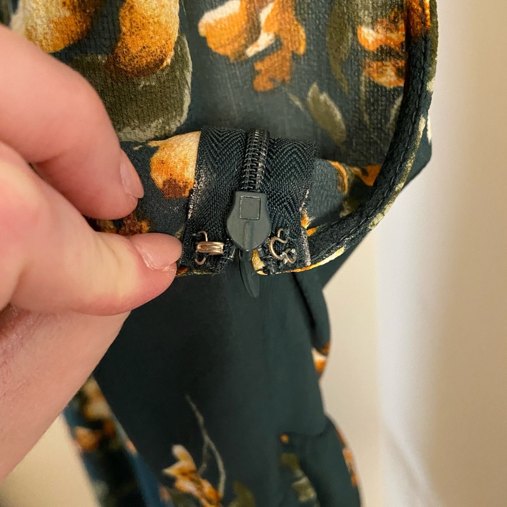 ModCloth Flower Dress: Medium - Picture 6 of 11